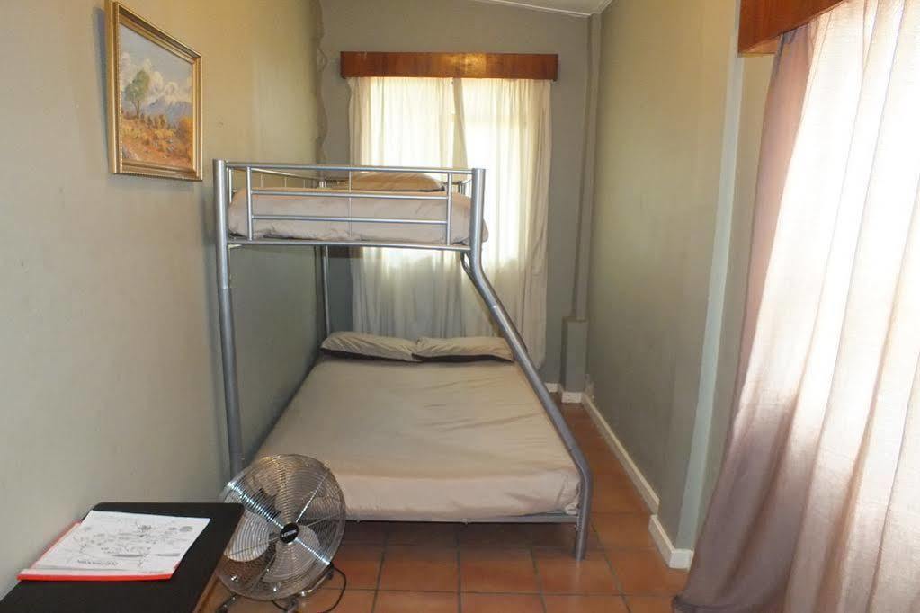 โอเอซิส ชานตี แบคแพคเกอร์ส Hostel เอาท์สโฮร์น ภายนอก รูปภาพ