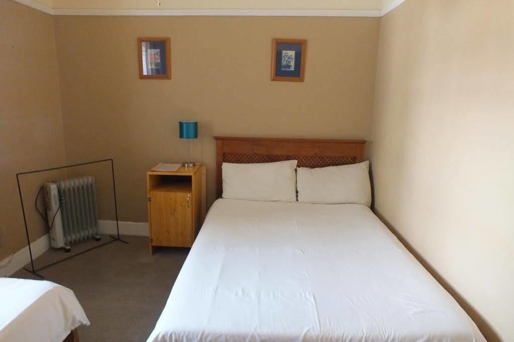 โอเอซิส ชานตี แบคแพคเกอร์ส Hostel เอาท์สโฮร์น ภายนอก รูปภาพ